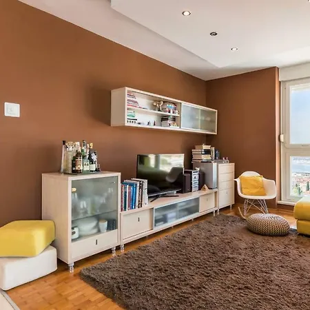 Penthouse Ema